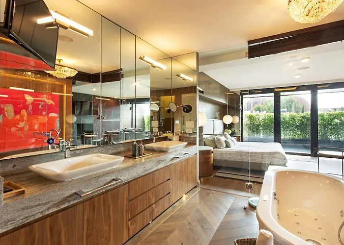 Luxurious Penthouse Oasis *