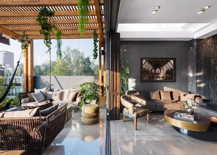 Luxurious Penthouse Oasis *